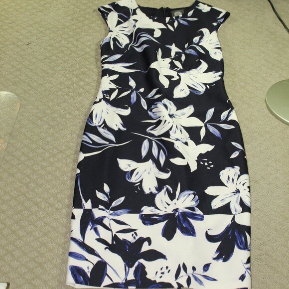 VINCE CAMUTO Scuba Round Neck Sleeveless Lined Navy White Floral Midi Dress Sz 8 - Picture 1 of 5
